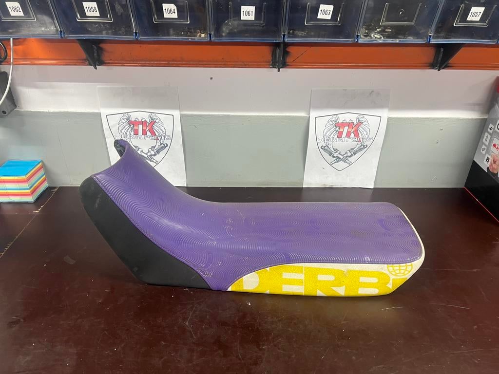 Derbi oud type zadel, Fietsen en Brommers, Brommeronderdelen | Algemeen, Zo goed als nieuw, Zadel, Ophalen of Verzenden