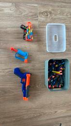 2 nerf en een x shot en een bak met 130 pijltjes, Kinderen en Baby's, Speelgoed | Buiten | Actiespeelgoed, Ophalen of Verzenden