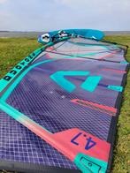 Te koop - Duotone Super Hero 4.7, Watersport en Boten, Windsurfen, Ophalen, Met draagtas, Zo goed als nieuw, Minder dan 5 m²