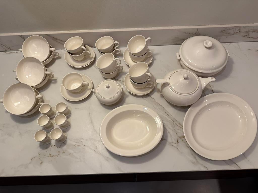 Wedgewood traditional plain servies van porselein, Overige typen, Ophalen of Verzenden, Zo goed als nieuw, Wedgwood