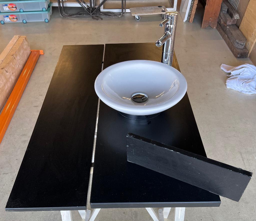 Natuurstenen keuken/ werkblad incl. wasbakje/ kraan, Ophalen, 100 tot 150 cm, Zwart, Zo goed als nieuw