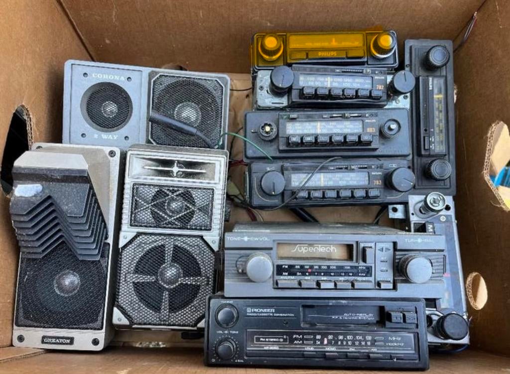 Doos vol auto radio’s en speakers, Gebruikt, G, G, G