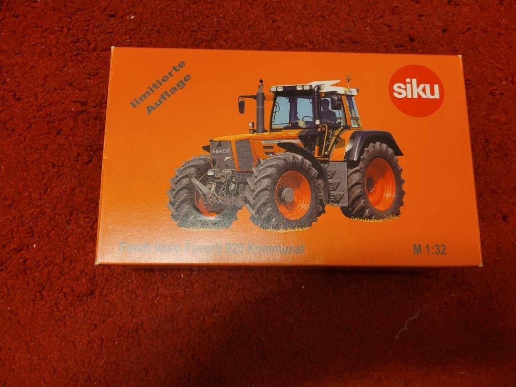Siku Fendt Vario Favorit 920 Kommunal, Ophalen of Verzenden, Zo goed als nieuw, Groter dan 1:32, Revell
