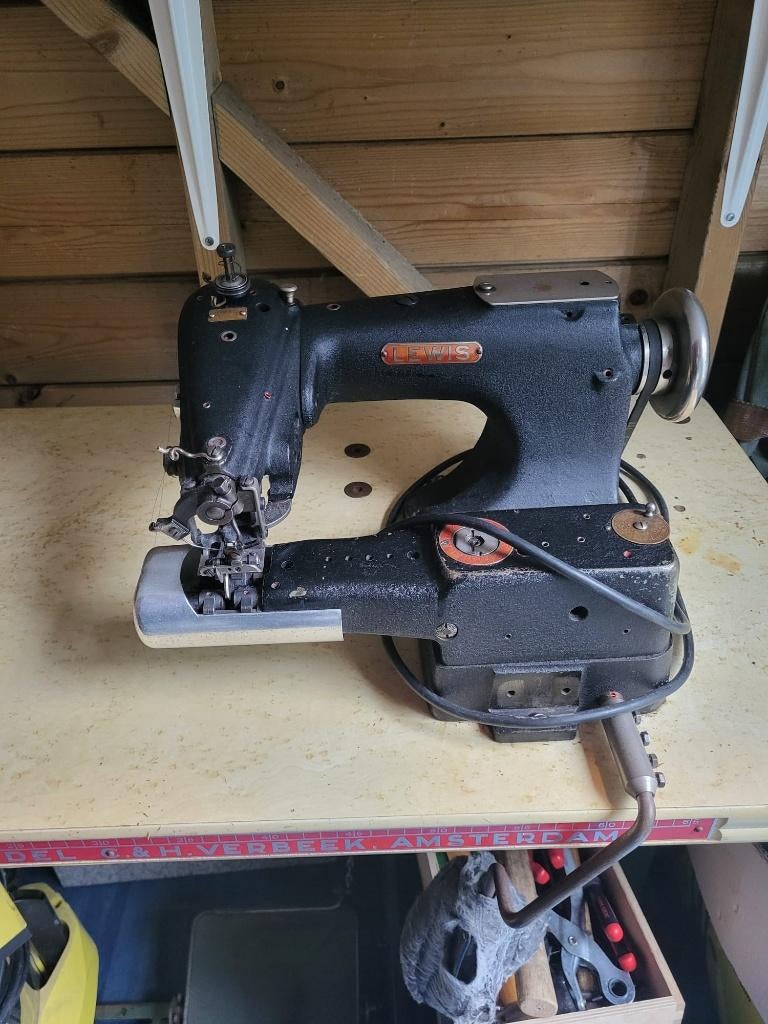 Blindezoom Naaimachine – Professioneel - Lewis Industriële, Hobby en Vrije tijd, Naaimachines en Toebehoren, Gebruikt, Naaimachine