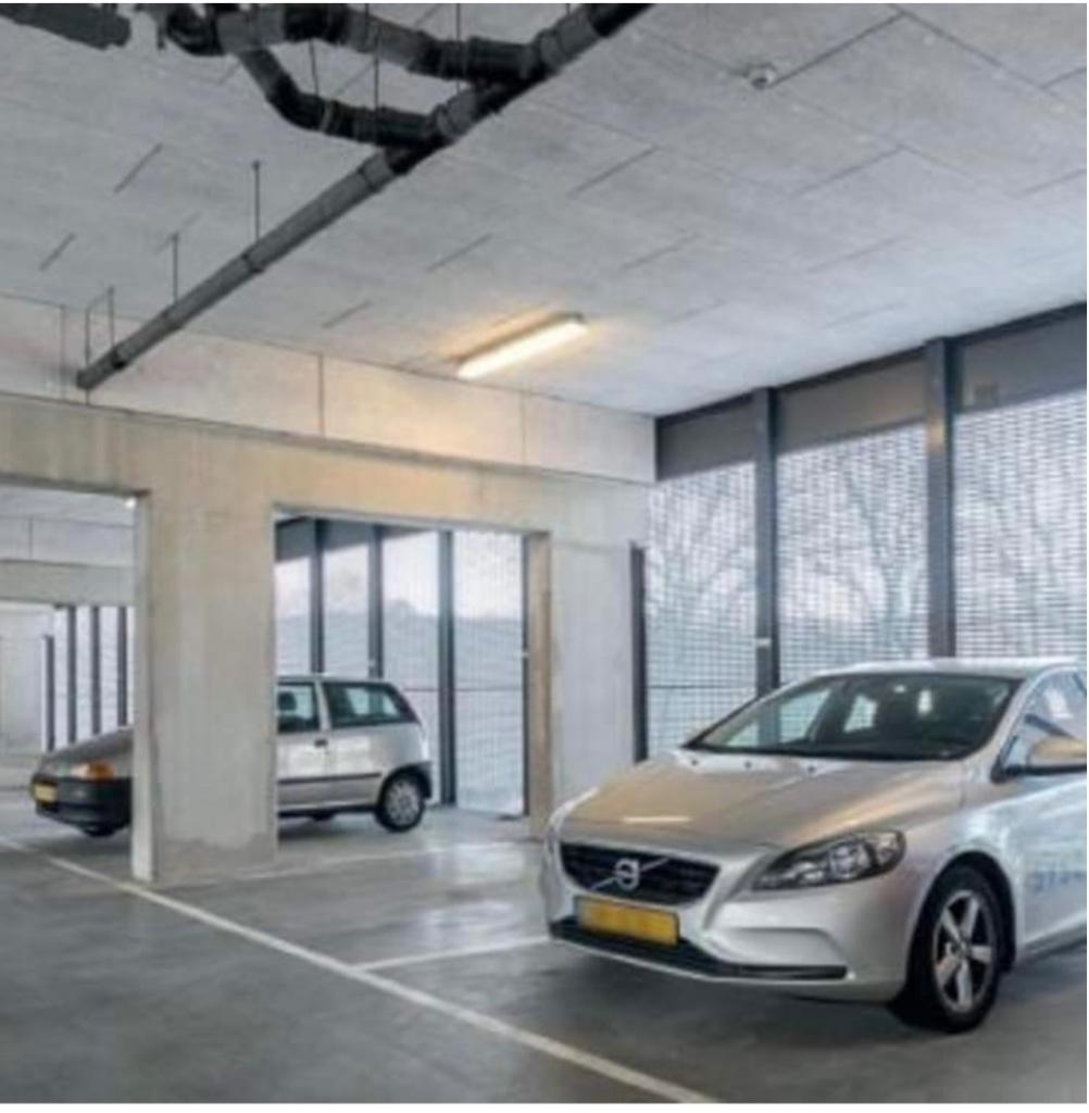 Te huur; overdekte parkeerplaats in Utrecht, Ophalen, Zo goed als nieuw