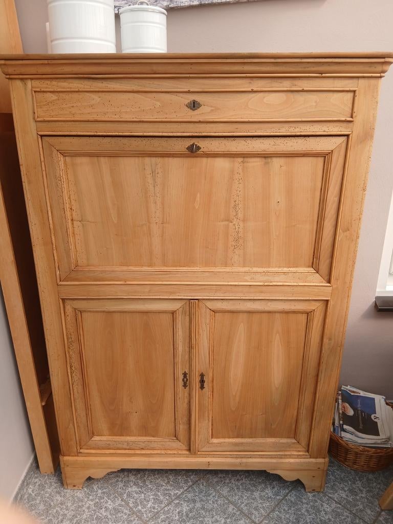 Kast van notenhout, Ophalen, Gebruikt