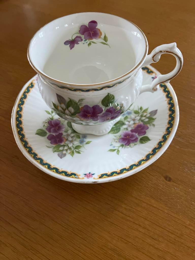 Elizabethan Cambridge Kop en Schotel - Fijn Bone China, Verzamelen, Porselein, Kristal en Bestek, Ophalen of Verzenden, Gebruikt