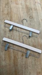 32 houten knijp kleding hangers, Kleding | Dames, Kledinghangers, Ophalen of Verzenden, Zo goed als nieuw, Hout, Kinderen