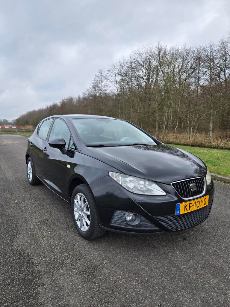 Seat Ibiza 1.4 63KW 2011 Zwart, Auto's, Voorwielaandrijving, 40 €/maand, 4 cilinders, Handgeschakeld