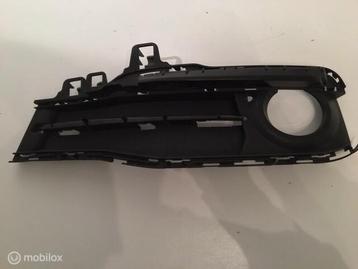 Afdekkap mistlamp linksvoor BMW 3-serie F30/F80 LCI  7396885 beschikbaar voor biedingen
