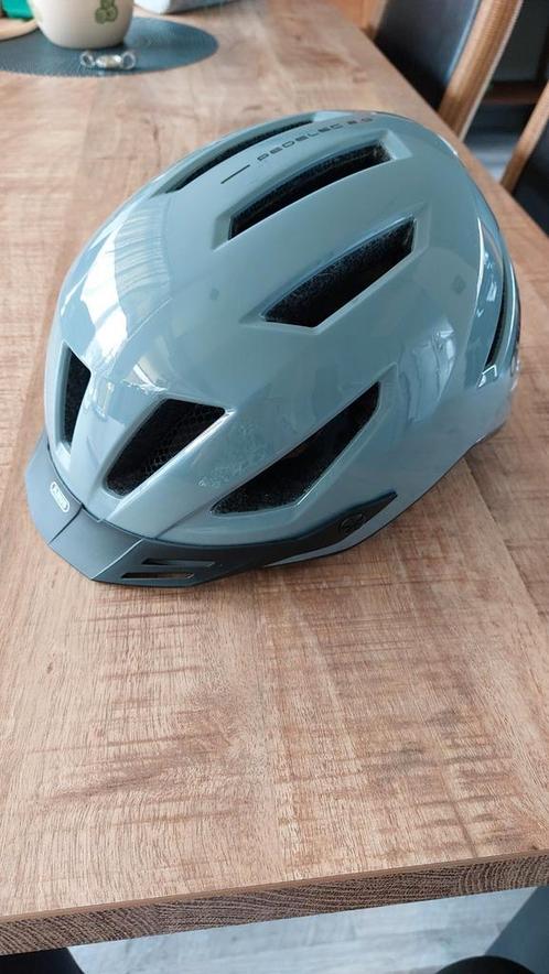 SCOOTER  Helm ABUS  ( Goedgekeurd ) NIEUW ), Fietsen en Brommers, Fietsaccessoires | Fietshelmen, Nieuw, Ophalen