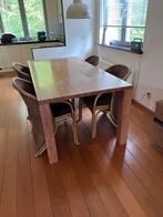 Massief houten eettafel met 4 rieten stoelen, Huis en Inrichting, 4 tot 6 stoelen, Gebruikt, Ophalen