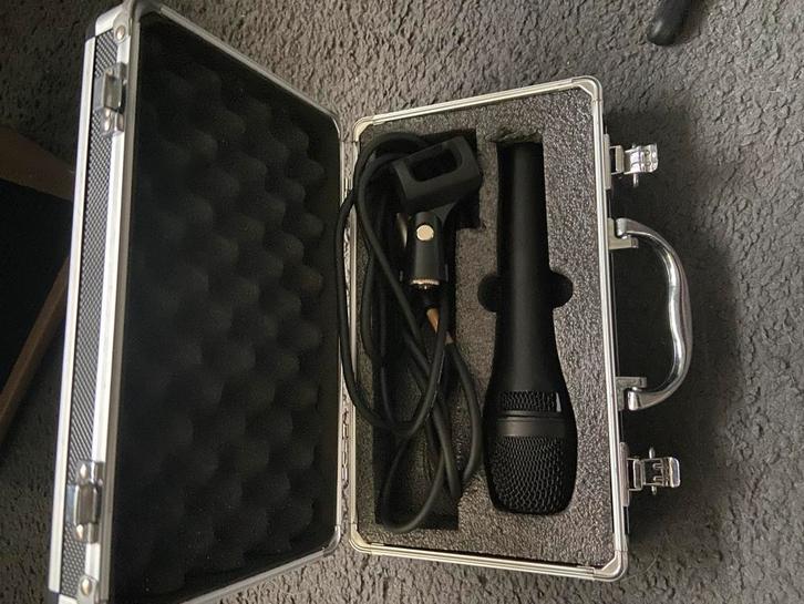 Te koop microfoon Divine DM 70 met kabel en koffer, Muziek en Instrumenten, Microfoons, Zo goed als nieuw, Zangmicrofoon, Ophalen of Verzenden