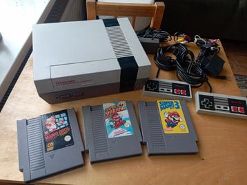 Nintendo Nes in prachtige staat met alle Mario's beschikbaar voor biedingen