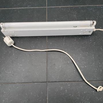 TL ARMATUUR,lengte 47 cm,snoer,stekker,schakelaar beschikbaar voor biedingen