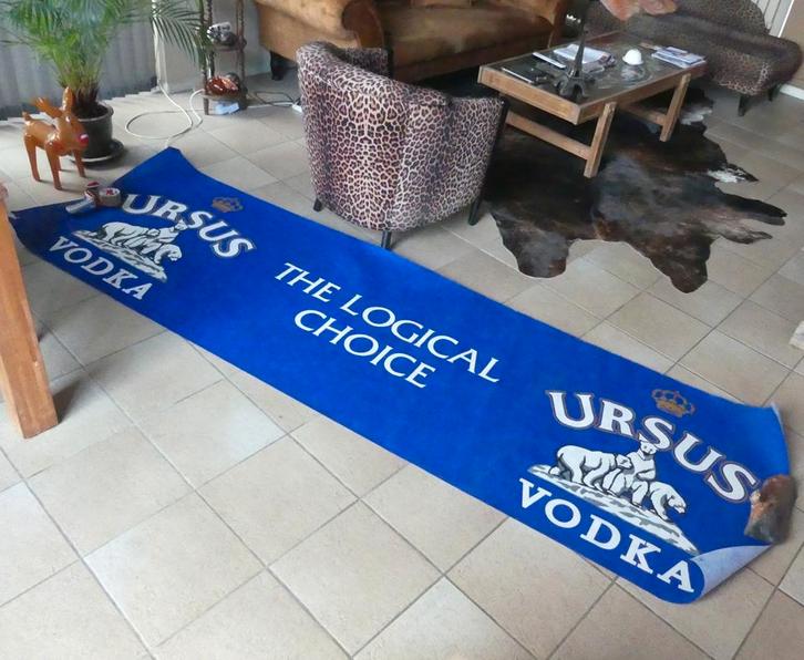 Ursus wodka banner drankreclame vliesstof, Verzamelen, Merken en Reclamevoorwerpen, Gebruikt, Reclamebord, Ophalen