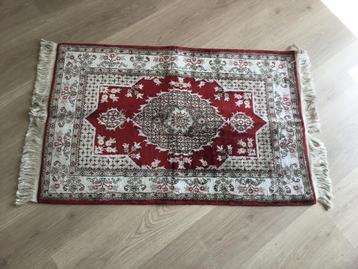 Te koop mooi handgeknoopt tapijt beschikbaar voor biedingen