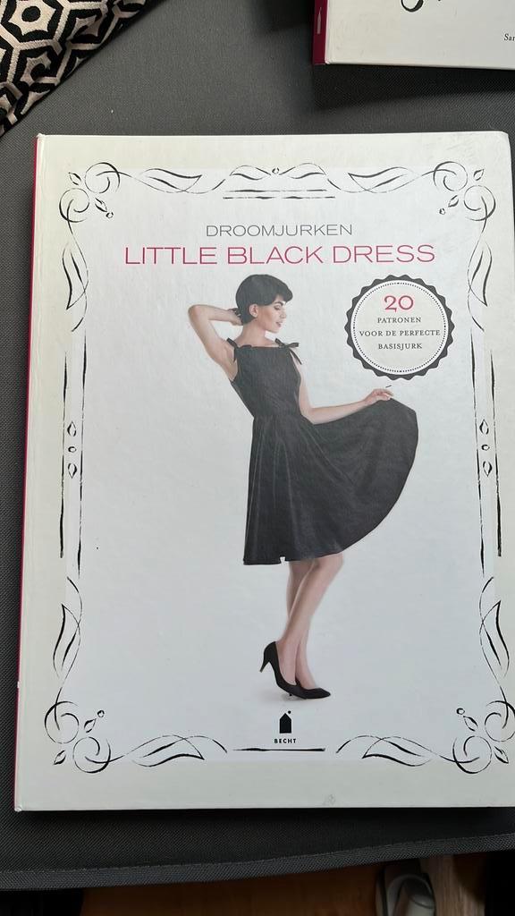 D.B. O'Shea - Little black dress patronen en beschrijving, Boeken, Hobby en Vrije tijd, Zo goed als nieuw, Ophalen of Verzenden