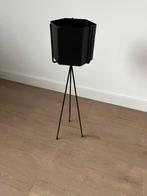 Ferm Living Plantenbak + Hexagon Pot Large Zwart, Ophalen of Verzenden, Zo goed als nieuw, Rond