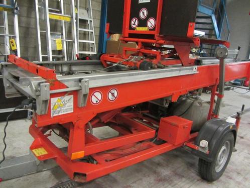 Bocker Ladderlift ZGAN 20m - Bouw, Dak € 13500 excl.btw, Zakelijke goederen, Machines en Bouw | Liften, Steigers en Ladders, Ophalen