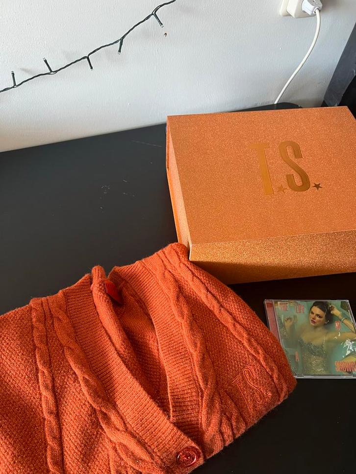 Taylor Swift Cardigan XS/S, Kleding | Dames, Truien en Vesten, Zo goed als nieuw, Maat 34 (XS) of kleiner, Oranje, Ophalen of Verzenden