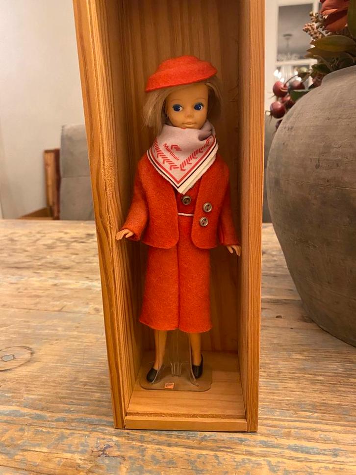 Unieke POP DAISY Airline Martinair Mary Quant nooit gebruikt, Verzamelen, Poppen, Zo goed als nieuw, Pop, Ophalen of Verzenden