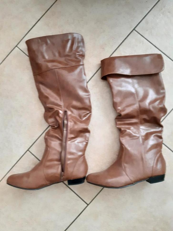 Nieuwe lange laarzen maat 40, Kleding | Dames, Schoenen, Nieuw, Hoge laarzen, Zwart, Ophalen of Verzenden