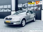 Skoda Octavia 1.6 FSI | PDC | Airco | Cruise | APK |, Auto's, Skoda, Parkeersensor, Gebruikt, Zwart, 4 cilinders
