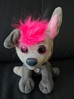 Grappige Bewegende Knuffel Hond met Roze Haar +/_ 18x18x22cm, Ophalen of Verzenden, Zo goed als nieuw, Hond