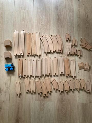 Houten Treinbaan met Trein beschikbaar voor biedingen