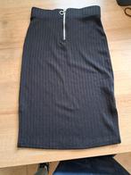 Zwarte half lange rok, Kleding | Dames, Gedragen, Maat 38/40 (M), Ophalen of Verzenden, Onder de knie