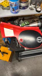 Linker zijkap honda mtx ot rood ruilen met rechter zijkap, Fietsen en Brommers, Brommeronderdelen | Algemeen, Ophalen, Zo goed als nieuw