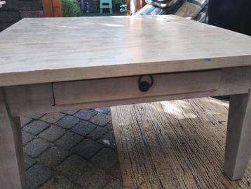Salon tafel. Stevig. Hout beschikbaar voor biedingen