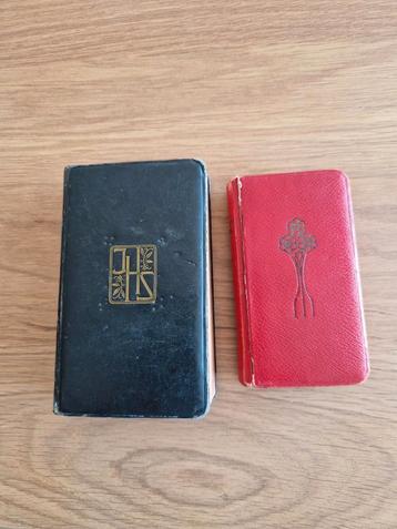 Twee pocket bijbels beschikbaar voor biedingen
