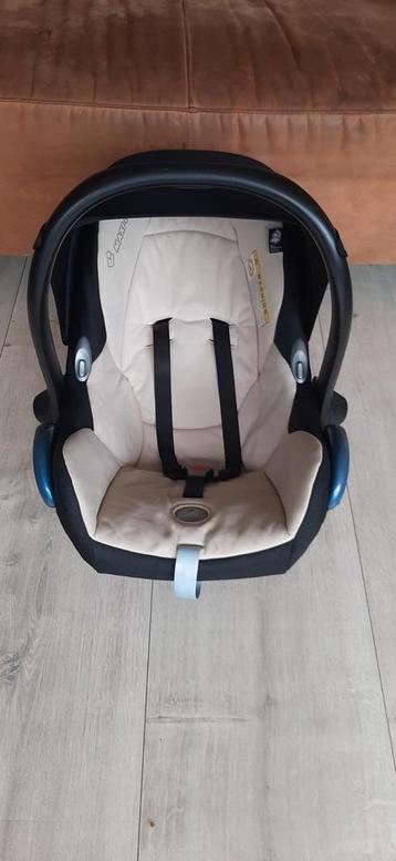 Maxi cosi beschikbaar voor biedingen