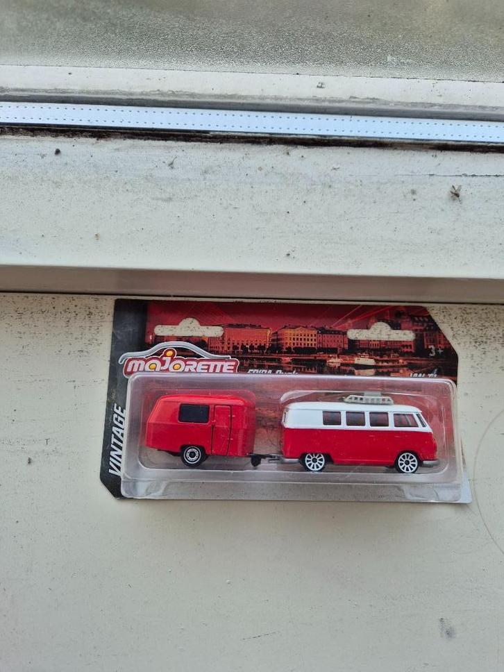 Majorette Volkswagen T1 Transporter met Eriba Puck caravan, Hobby en Vrije tijd, Modelauto's | Overige schalen, Nieuw, Auto, Ophalen of Verzenden