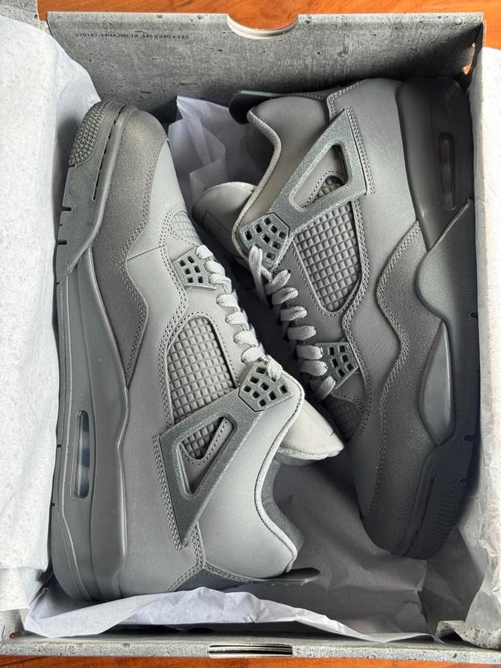 Air Jordan 4 Retro SE Smoke Grey - Maat 44 - Nieuw, Kleding | Heren, Schoenen, Nieuw, Sneakers of Gympen, Overige kleuren, Ophalen of Verzenden