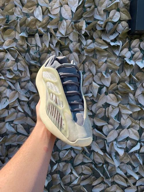 Yeezy 700 v3, Kleding | Heren, Schoenen, Zo goed als nieuw, Sneakers of Gympen, Zwart, Ophalen of Verzenden