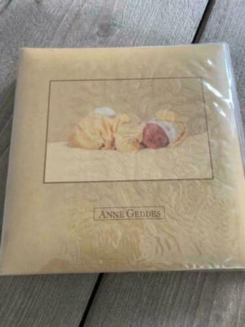 Diverse fotoalbums beschikbaar voor biedingen