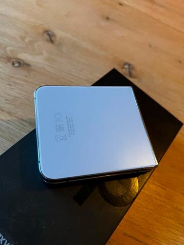 Samsung Flip 4 256GB - Defect Scherm - Onderdelen beschikbaar voor biedingen
