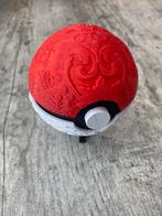 Zeer mooie versierde Pokemon ball, Ophalen of Verzenden
