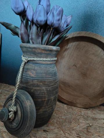 Prachtige stoere en landelijke houten pot met deksel beschikbaar voor biedingen