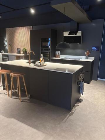 Kvik keuken PRATO Black  beschikbaar voor biedingen