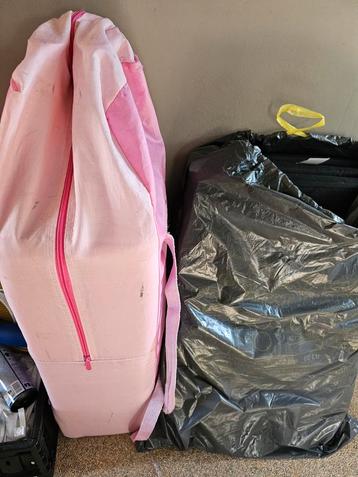 Reiswieg roze + matras beschikbaar voor biedingen