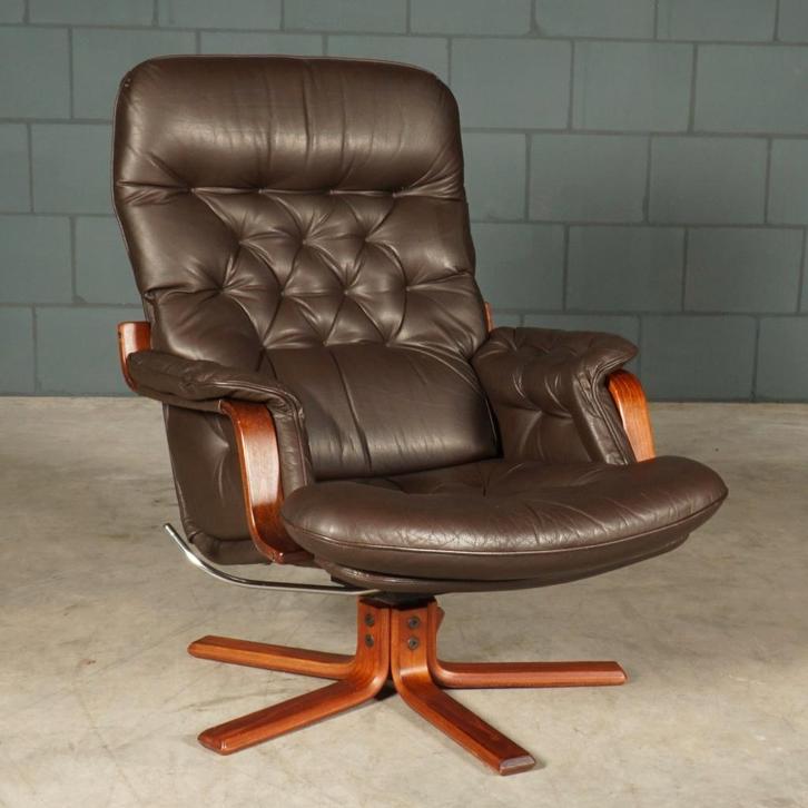 Vintage lederen draaifauteuil – bruin – jaren 70, Huis en Inrichting, Fauteuils, Zo goed als nieuw, Hout, Leer, 50 tot 75 cm, 75 tot 100 cm