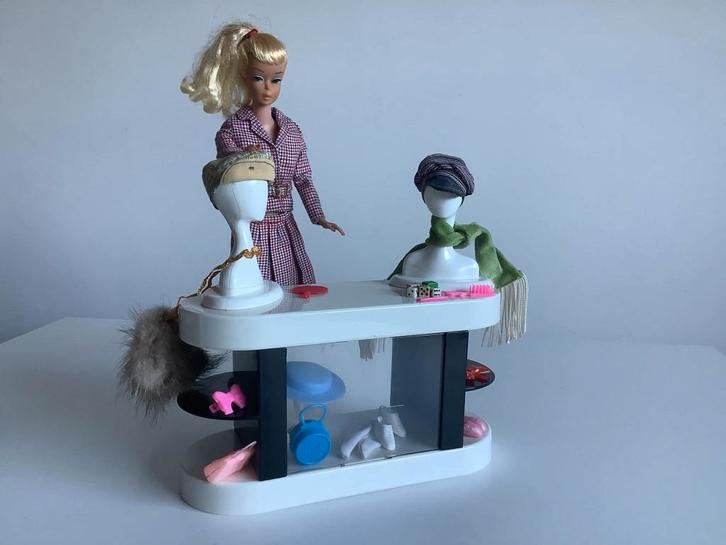 vintage winkeltoog Barbie/Sindy/Fleur ..., Verzamelen, Poppen, Gebruikt, Accessoires, Ophalen of Verzenden