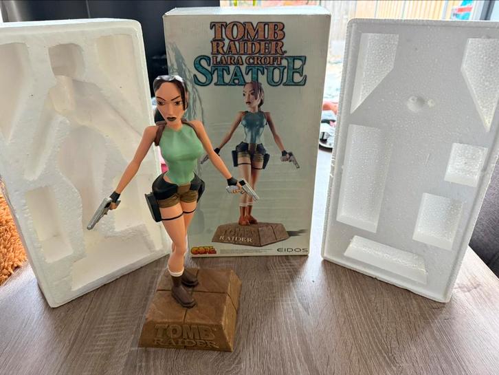 Tomb raider lara croft statue eidos limited edition, Verzamelen, Poppetjes en Figuurtjes, Zo goed als nieuw, Ophalen of Verzenden