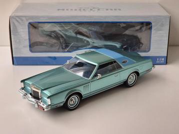 1:18 MCG Lincoln Continental Mark V Lichtblauw 1978 beschikbaar voor biedingen