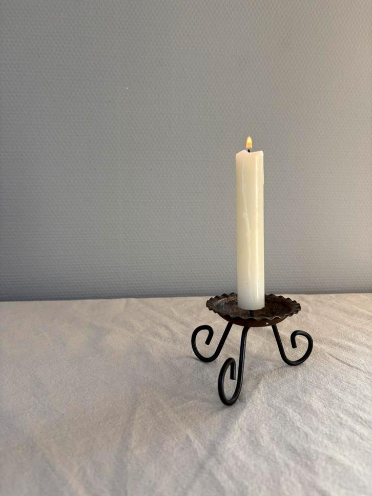 Vintage metalen & messing swirl vorm kandelaar h6cm, Huis en Inrichting, Woonaccessoires | Kandelaars en Kaarsen, Zo goed als nieuw
