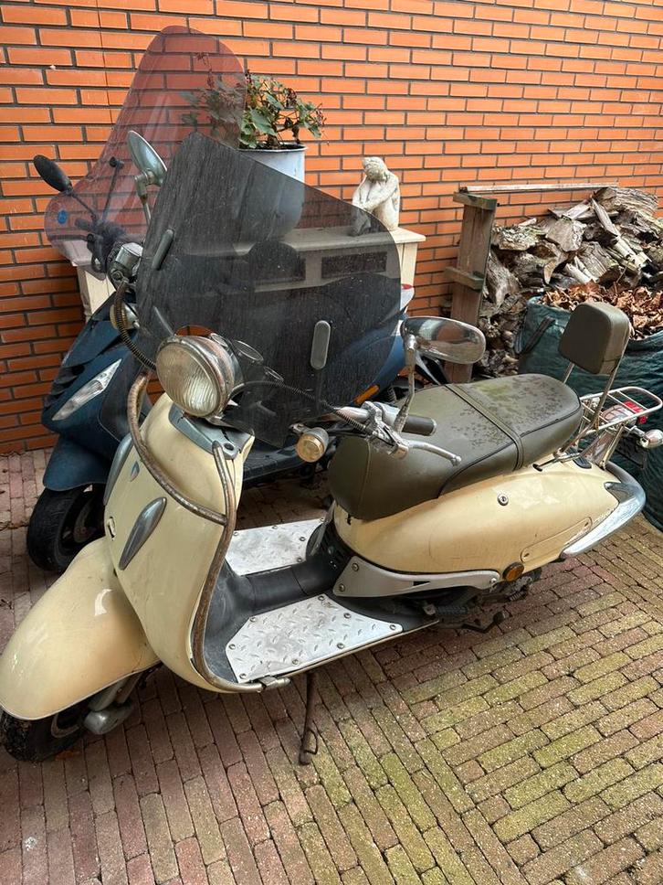 Scooter, Fietsen en Brommers, Snorfietsen en Snorscooters, Gebruikt, Overige merken, Benzine, Ophalen